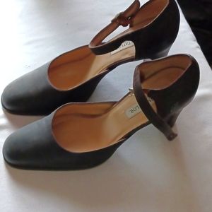 Women's shoes